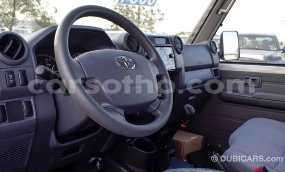 Buy Import Toyota Pickup White Car in Import - Dubai in Maseru Buy Import Toyota Pickup White Car in Import - Dubai in Maseru