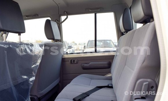 Buy Import Toyota Pickup White Car in Import - Dubai in Maseru Buy Import Toyota Pickup White Car in Import - Dubai in Maseru