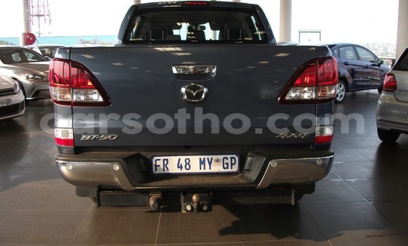 Sayi Na hannu Mazda BT-50 Beige Mota in Maseru a Maseru Sayi Na hannu Mazda BT-50 Beige Mota in Maseru a Maseru