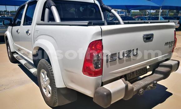 Sayi Na hannu Isuzu KB White Mota in Maputsoa a Leribe Sayi Na hannu Isuzu KB White Mota in Maputsoa a Leribe