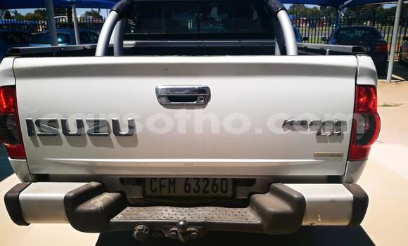 Sayi Na hannu Isuzu KB White Mota in Maputsoa a Leribe Sayi Na hannu Isuzu KB White Mota in Maputsoa a Leribe