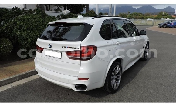 Acheter Occasion Voiture BMW X5 Blanc à Hlotse, Leribe Acheter Occasion Voiture BMW X5 Blanc à Hlotse, Leribe