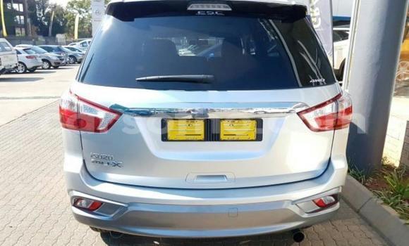 Acheter Occasion Voiture Isuzu MU-X Gris à Butha–Buthe, Thaba-Tseka Acheter Occasion Voiture Isuzu MU-X Gris à Butha–Buthe, Thaba-Tseka