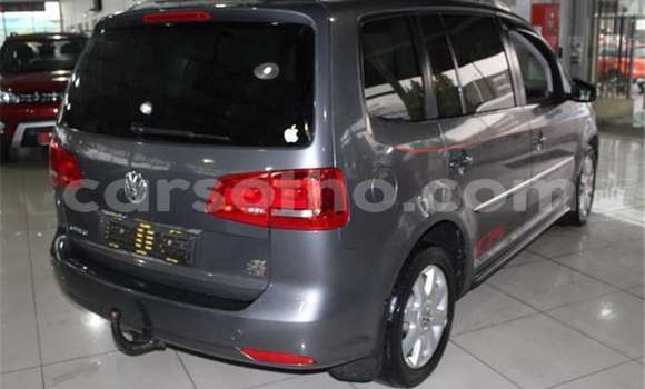Sayi Na hannu Volkswagen Touran Black Mota in Maseru a Maseru Sayi Na hannu Volkswagen Touran Black Mota in Maseru a Maseru