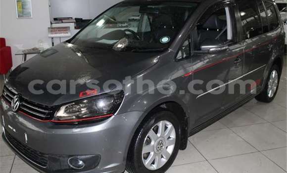 Sayi Na hannu Volkswagen Touran Black Mota in Maseru a Maseru Sayi Na hannu Volkswagen Touran Black Mota in Maseru a Maseru