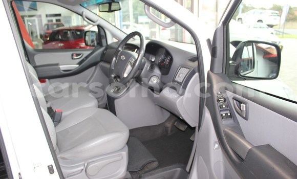 Buy Used Hyundai H1 White Car in Maseru in Maseru Buy Used Hyundai H1 White Car in Maseru in Maseru