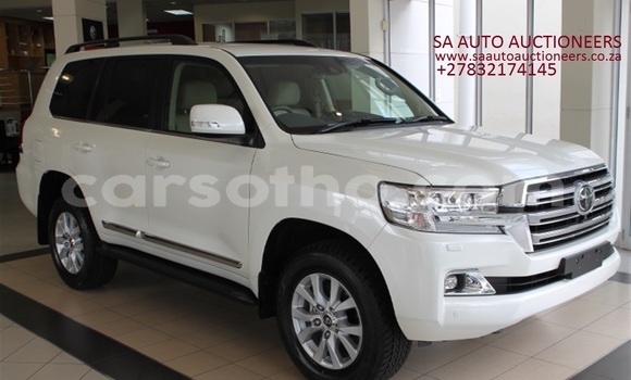 Buy Used Toyota Land Cruiser White Car in Maseru in Maseru Buy Used Toyota Land Cruiser White Car in Maseru in Maseru