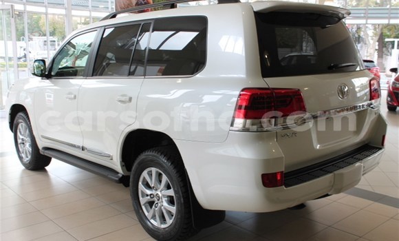 Buy Used Toyota Land Cruiser White Car in Maseru in Maseru Buy Used Toyota Land Cruiser White Car in Maseru in Maseru