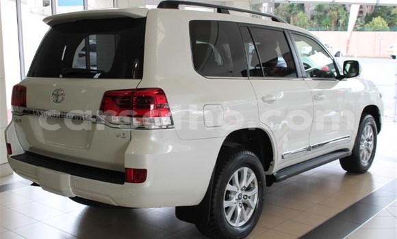 Buy Used Toyota Land Cruiser White Car in Maseru in Maseru Buy Used Toyota Land Cruiser White Car in Maseru in Maseru