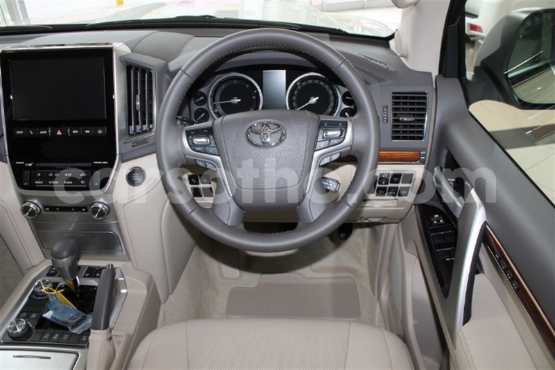 Big with watermark la10