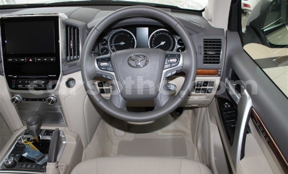 Buy Used Toyota Land Cruiser White Car in Maseru in Maseru Buy Used Toyota Land Cruiser White Car in Maseru in Maseru