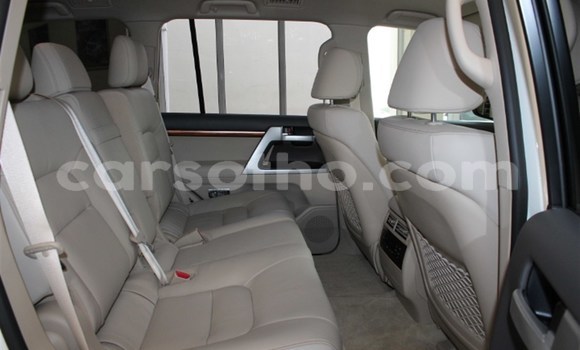 Buy Used Toyota Land Cruiser White Car in Maseru in Maseru Buy Used Toyota Land Cruiser White Car in Maseru in Maseru