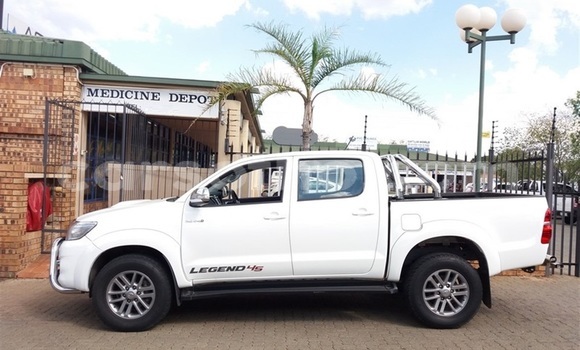Buy Used Toyota Hilux White Car in Maseru in Maseru Buy Used Toyota Hilux White Car in Maseru in Maseru