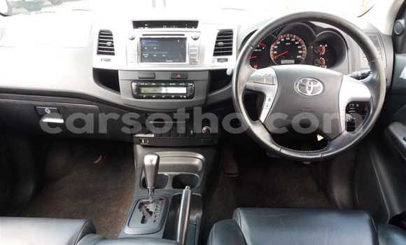 Buy Used Toyota Hilux White Car in Maseru in Maseru Buy Used Toyota Hilux White Car in Maseru in Maseru