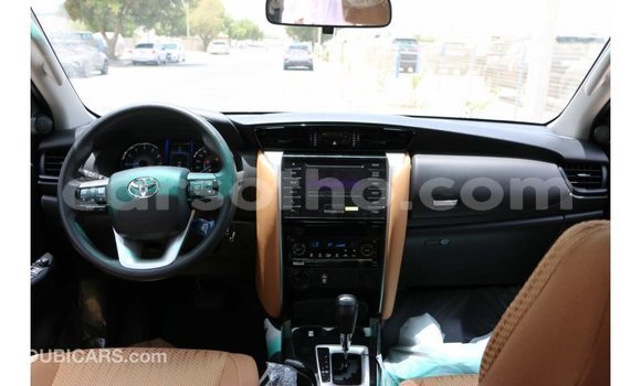 Acheter Import Voiture Toyota Fortuner Noir à Import - Dubai, Maseru Acheter Import Voiture Toyota Fortuner Noir à Import - Dubai, Maseru