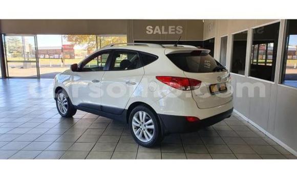 Buy Used Hyundai ix35 White Car in Maseru in Maseru Buy Used Hyundai ix35 White Car in Maseru in Maseru