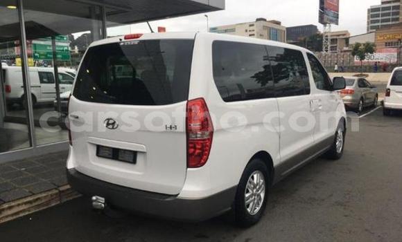 Buy Used Hyundai H1 White Car in Maseru in Maseru Buy Used Hyundai H1 White Car in Maseru in Maseru