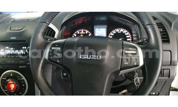 Acheter Occasion Voiture Isuzu KB Blanc à Hlotse, Leribe Acheter Occasion Voiture Isuzu KB Blanc à Hlotse, Leribe