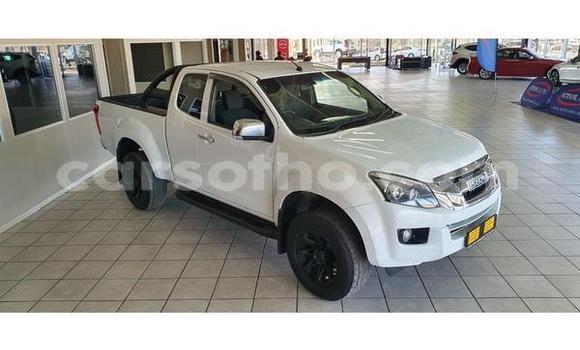 Acheter Occasion Voiture Isuzu KB Blanc à Hlotse, Leribe Acheter Occasion Voiture Isuzu KB Blanc à Hlotse, Leribe