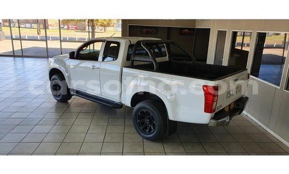 Acheter Occasion Voiture Isuzu KB Blanc à Hlotse, Leribe Acheter Occasion Voiture Isuzu KB Blanc à Hlotse, Leribe