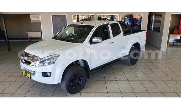 Acheter Occasion Voiture Isuzu KB Blanc à Hlotse, Leribe Acheter Occasion Voiture Isuzu KB Blanc à Hlotse, Leribe