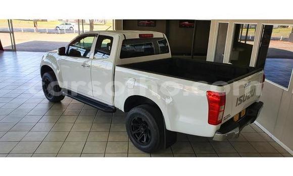 Acheter Occasion Voiture Isuzu KB Blanc à Hlotse, Leribe Acheter Occasion Voiture Isuzu KB Blanc à Hlotse, Leribe