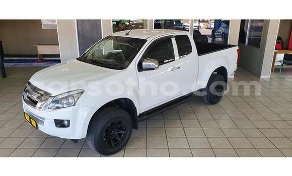 Acheter Occasion Voiture Isuzu KB Blanc à Hlotse, Leribe Acheter Occasion Voiture Isuzu KB Blanc à Hlotse, Leribe