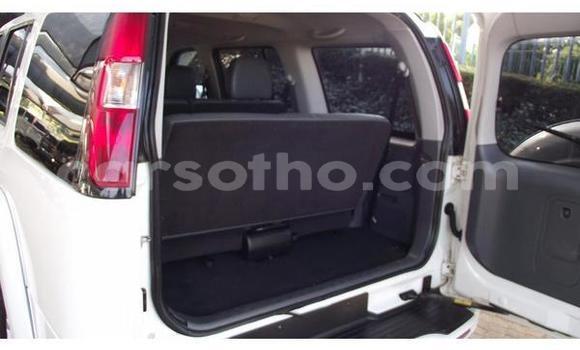 Buy Used Ford Everest White Car in Hlotse in Leribe Buy Used Ford Everest White Car in Hlotse in Leribe