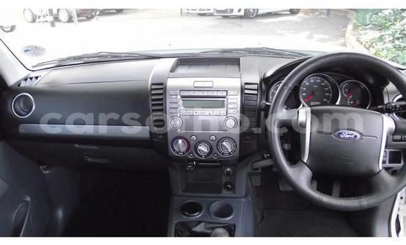 Buy Used Ford Everest White Car in Hlotse in Leribe Buy Used Ford Everest White Car in Hlotse in Leribe