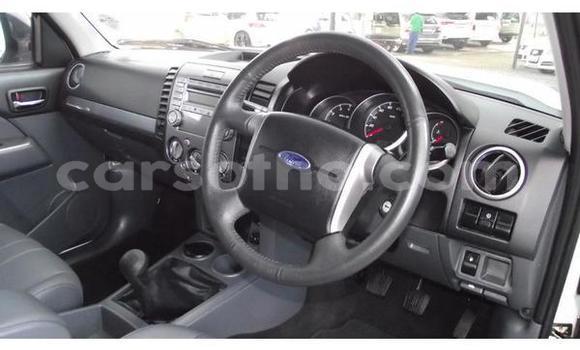 Buy Used Ford Everest White Car in Hlotse in Leribe Buy Used Ford Everest White Car in Hlotse in Leribe