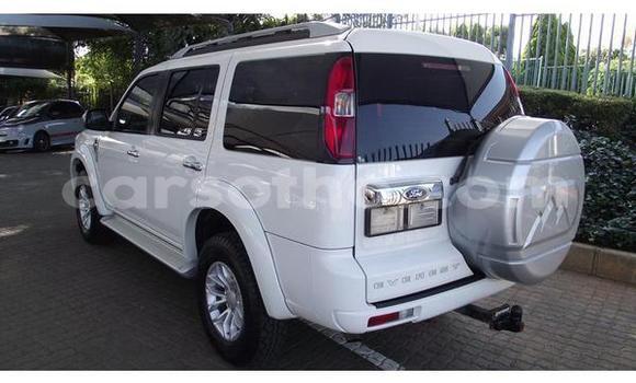 Buy Used Ford Everest White Car in Hlotse in Leribe Buy Used Ford Everest White Car in Hlotse in Leribe