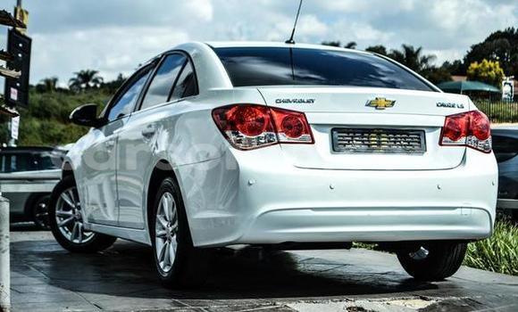 Buy Used Chevrolet Cruze White Car in Hlotse in Leribe Buy Used Chevrolet Cruze White Car in Hlotse in Leribe
