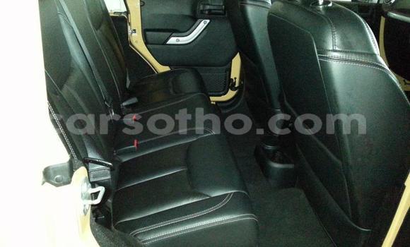 Sayi Na hannu Jeep Wrangler Beige Mota in Maseru a Maseru Sayi Na hannu Jeep Wrangler Beige Mota in Maseru a Maseru