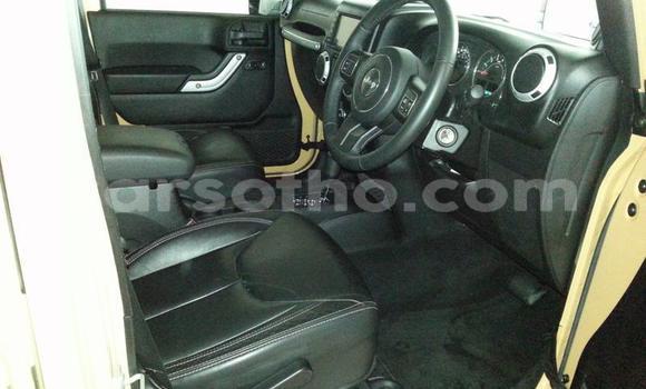 Sayi Na hannu Jeep Wrangler Beige Mota in Maseru a Maseru Sayi Na hannu Jeep Wrangler Beige Mota in Maseru a Maseru