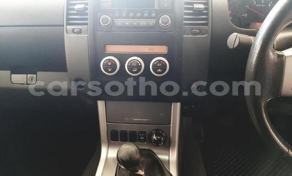 Buy Used Nissan Navara White Car in Mohale's Hoek in Mohale's Hoek Buy Used Nissan Navara White Car in Mohale's Hoek in Mohale's Hoek