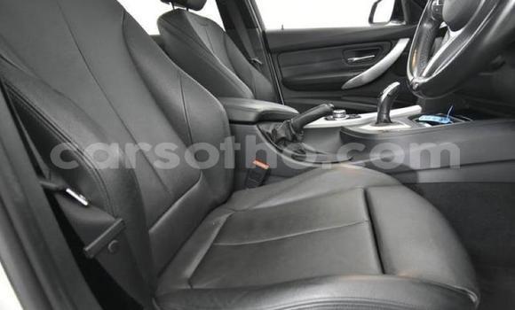 Sayi Na hannu BMW 3–Series White Mota in Mohale's Hoek a Mohale's Hoek Sayi Na hannu BMW 3–Series White Mota in Mohale's Hoek a Mohale's Hoek