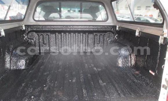 Sayi Na hannu Toyota Hilux White Mota in Hlotse a Leribe Sayi Na hannu Toyota Hilux White Mota in Hlotse a Leribe