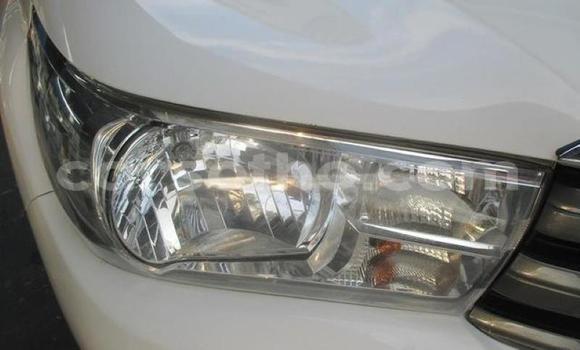 Sayi Na hannu Toyota Hilux White Mota in Hlotse a Leribe Sayi Na hannu Toyota Hilux White Mota in Hlotse a Leribe