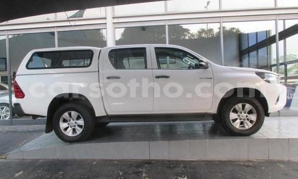 Sayi Na hannu Toyota Hilux White Mota in Hlotse a Leribe Sayi Na hannu Toyota Hilux White Mota in Hlotse a Leribe