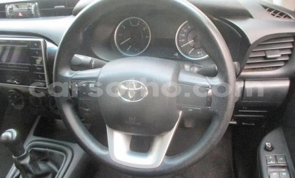 Sayi Na hannu Toyota Hilux White Mota in Hlotse a Leribe Sayi Na hannu Toyota Hilux White Mota in Hlotse a Leribe