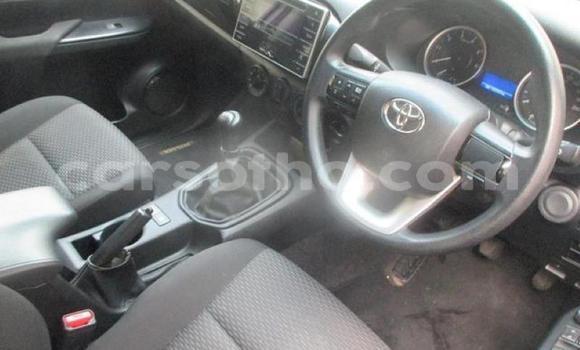 Sayi Na hannu Toyota Hilux White Mota in Hlotse a Leribe Sayi Na hannu Toyota Hilux White Mota in Hlotse a Leribe