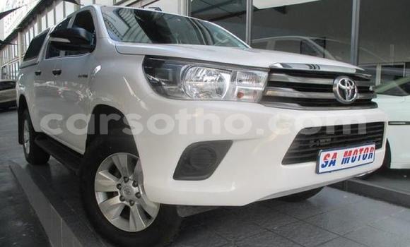 Sayi Na hannu Toyota Hilux White Mota in Hlotse a Leribe Sayi Na hannu Toyota Hilux White Mota in Hlotse a Leribe