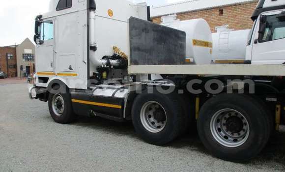 Sayi Na hannu Isuzu FTR 850 Other Babbar mota in Import - Dubai a Maseru Sayi Na hannu Isuzu FTR 850 Other Babbar mota in Import - Dubai a Maseru