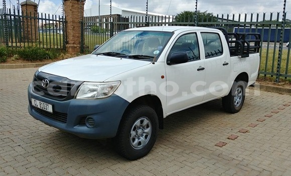 Buy Used Toyota Hilux White Car in Import - Dubai in Maseru Buy Used Toyota Hilux White Car in Import - Dubai in Maseru