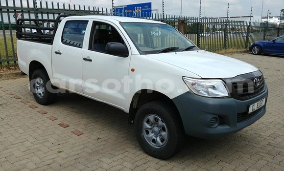 Buy Used Toyota Hilux White Car in Import - Dubai in Maseru Buy Used Toyota Hilux White Car in Import - Dubai in Maseru