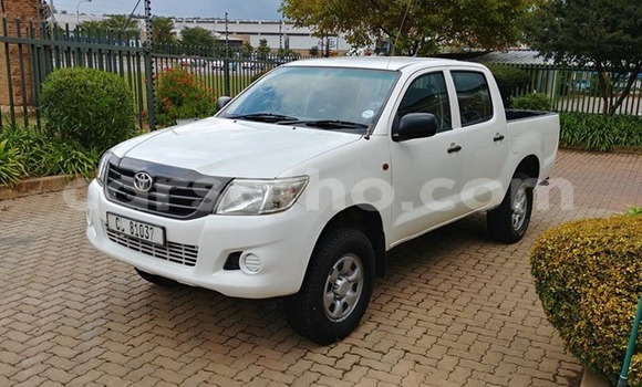 Buy Used Toyota Hilux White Car in Import - Dubai in Maseru Buy Used Toyota Hilux White Car in Import - Dubai in Maseru