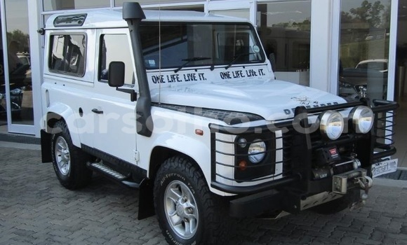 Buy Used Land Rover Defender White Car in Maseru in Maseru Buy Used Land Rover Defender White Car in Maseru in Maseru