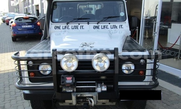 Buy Used Land Rover Defender White Car in Maseru in Maseru Buy Used Land Rover Defender White Car in Maseru in Maseru