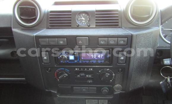 Buy Used Land Rover Defender White Car in Maseru in Maseru Buy Used Land Rover Defender White Car in Maseru in Maseru