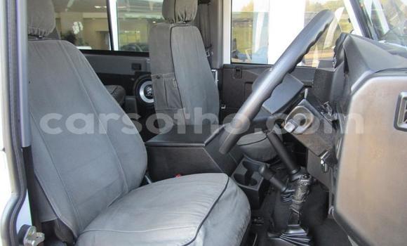 Buy Used Land Rover Defender White Car in Maseru in Maseru Buy Used Land Rover Defender White Car in Maseru in Maseru